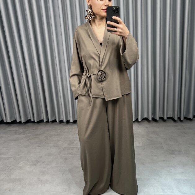 Gül broşlu takım